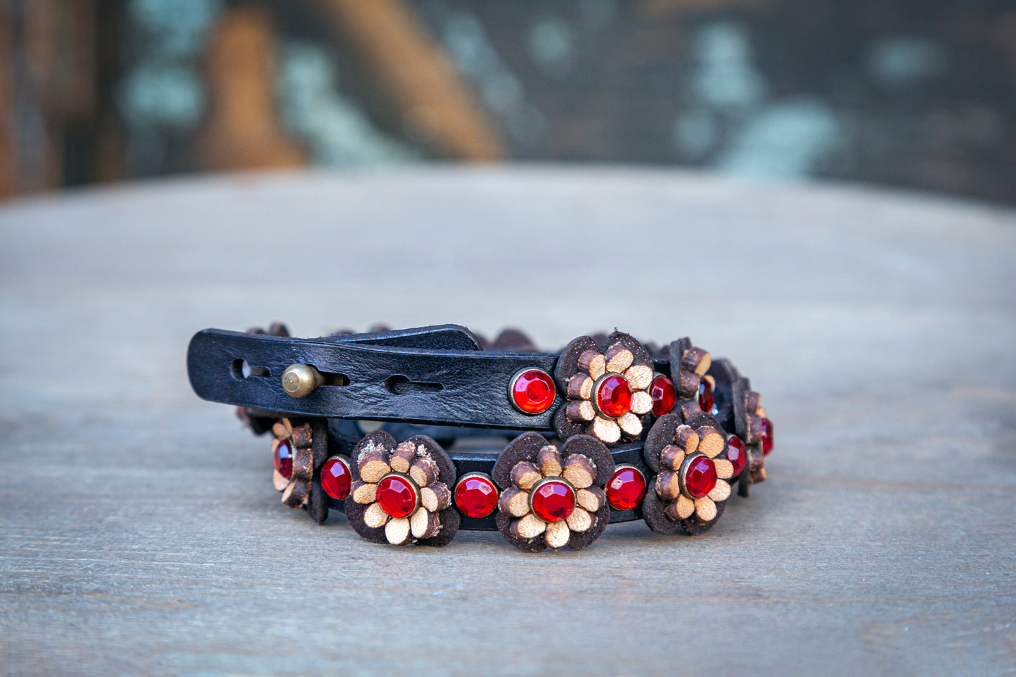 DAISY bracelet made of natural leather black / red stones