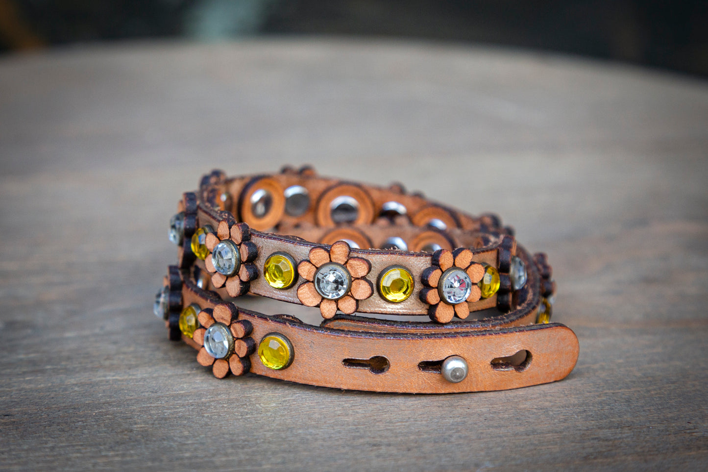 DAISY bracelet made of genuine leather pearl / stones yellow and white