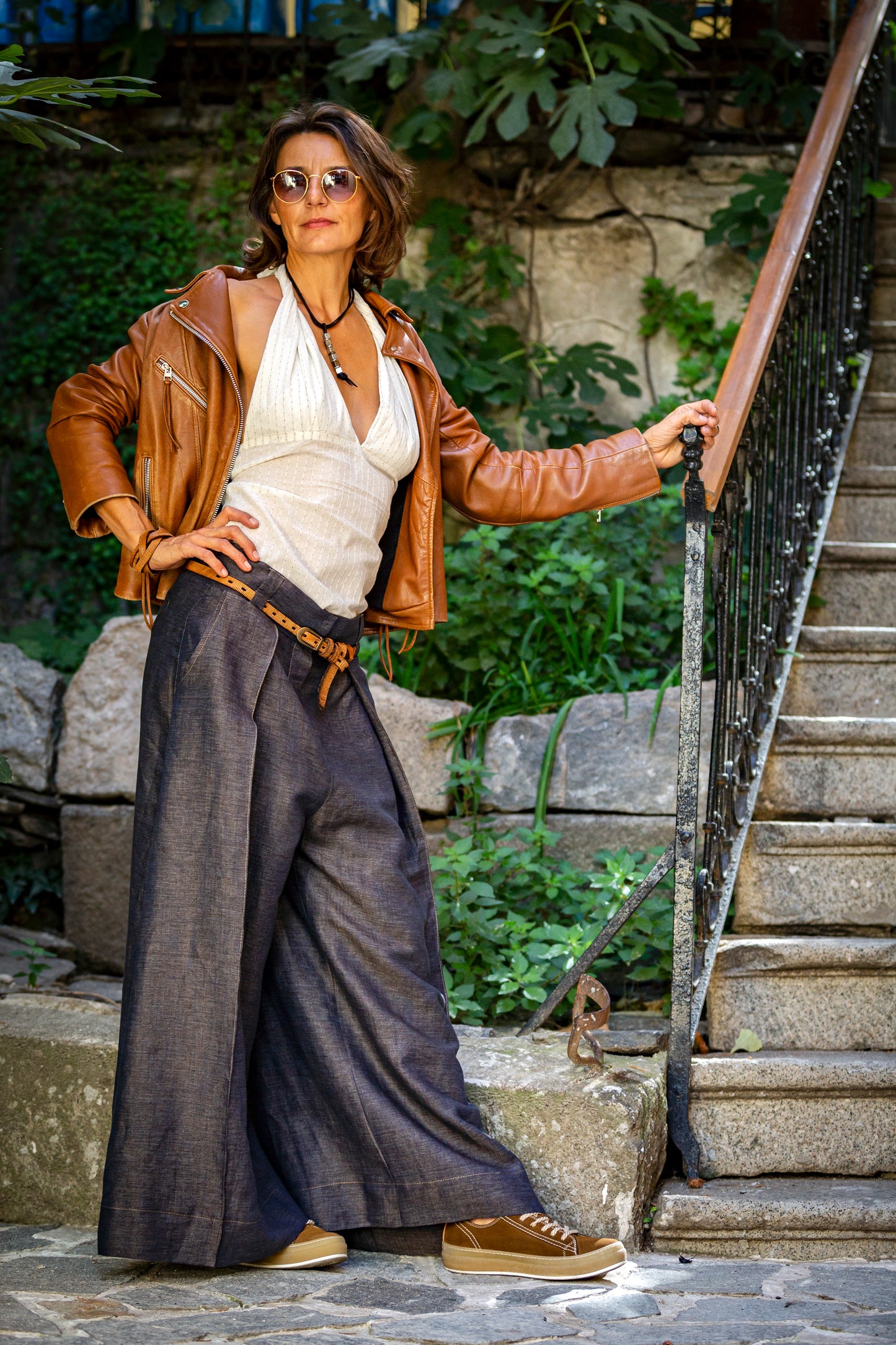 Beige cotton top with bare back / delicate stripes.