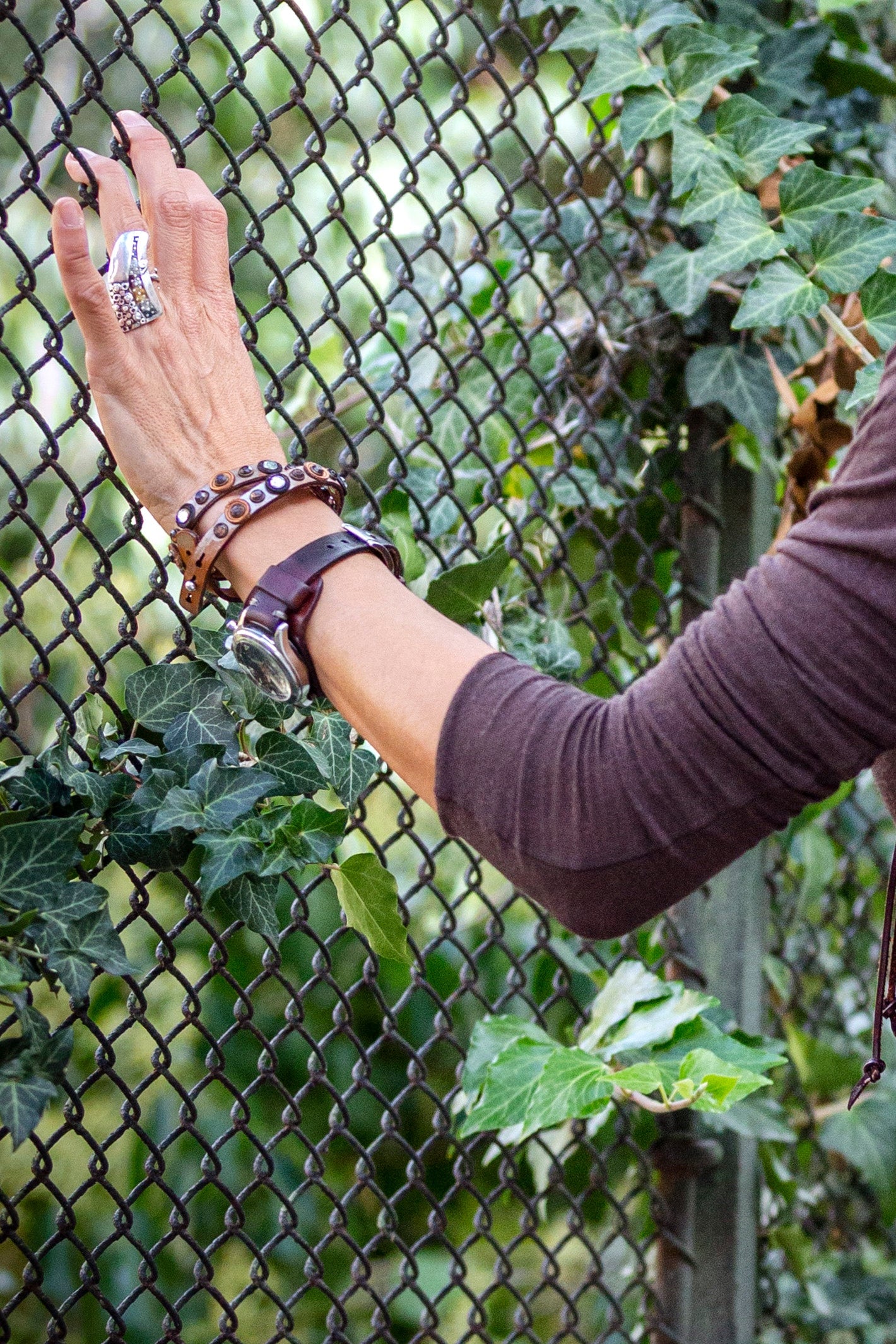 Bracelet made of genuine leather pearl / purple stones MOON