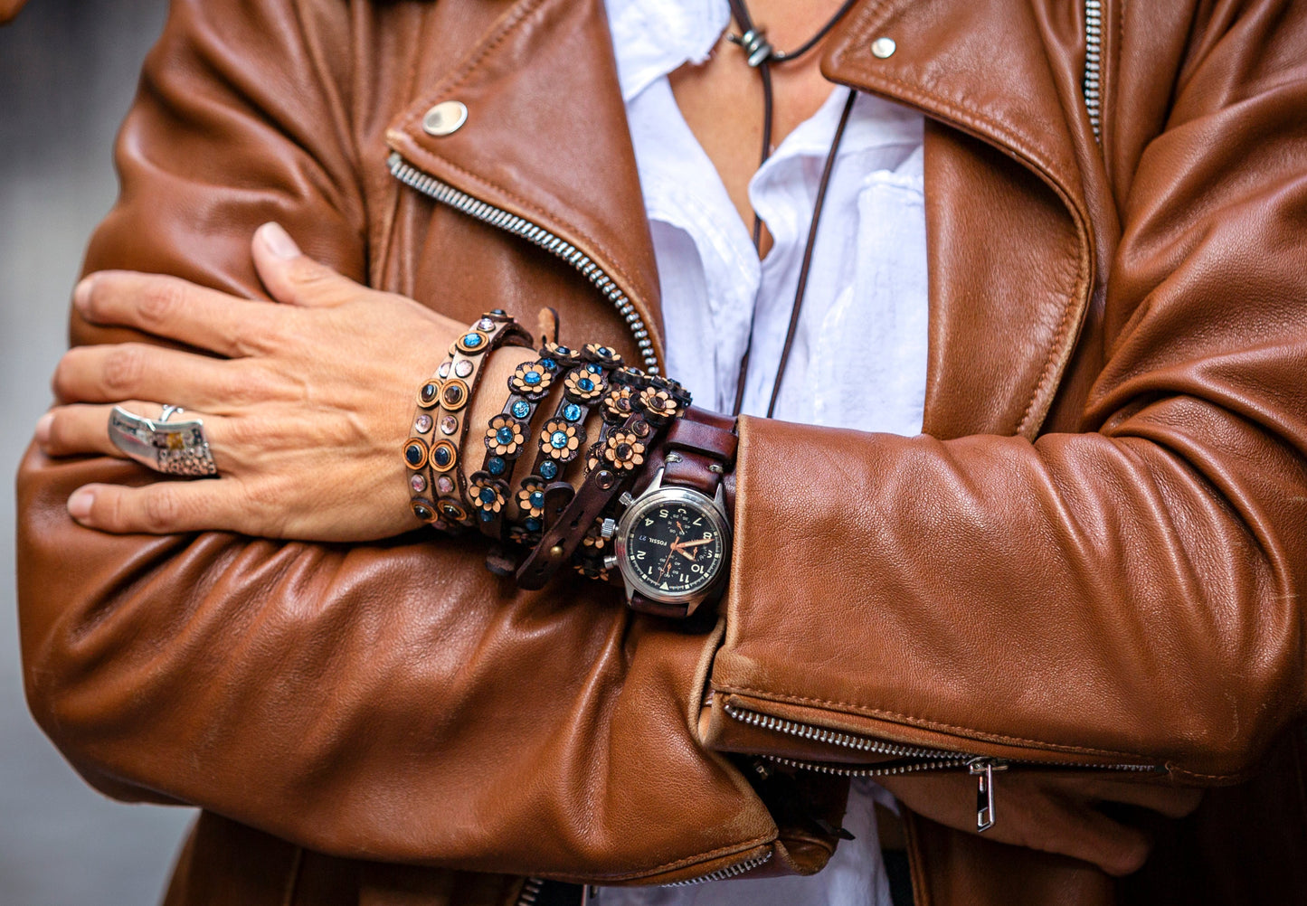 MOON bracelet made of genuine leather, pearl color / blue stones