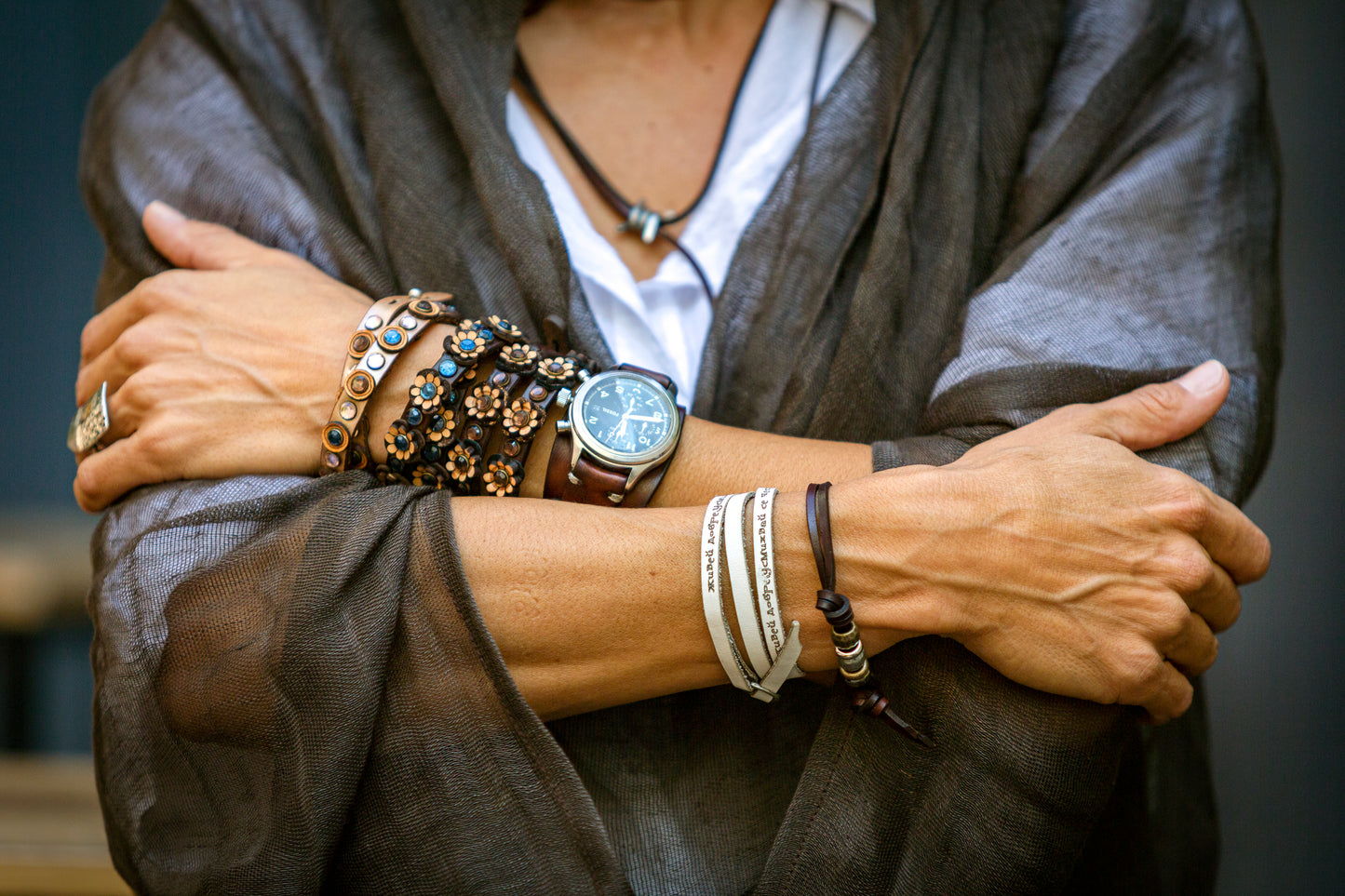 MOON bracelet made of genuine leather, pearl color / blue stones