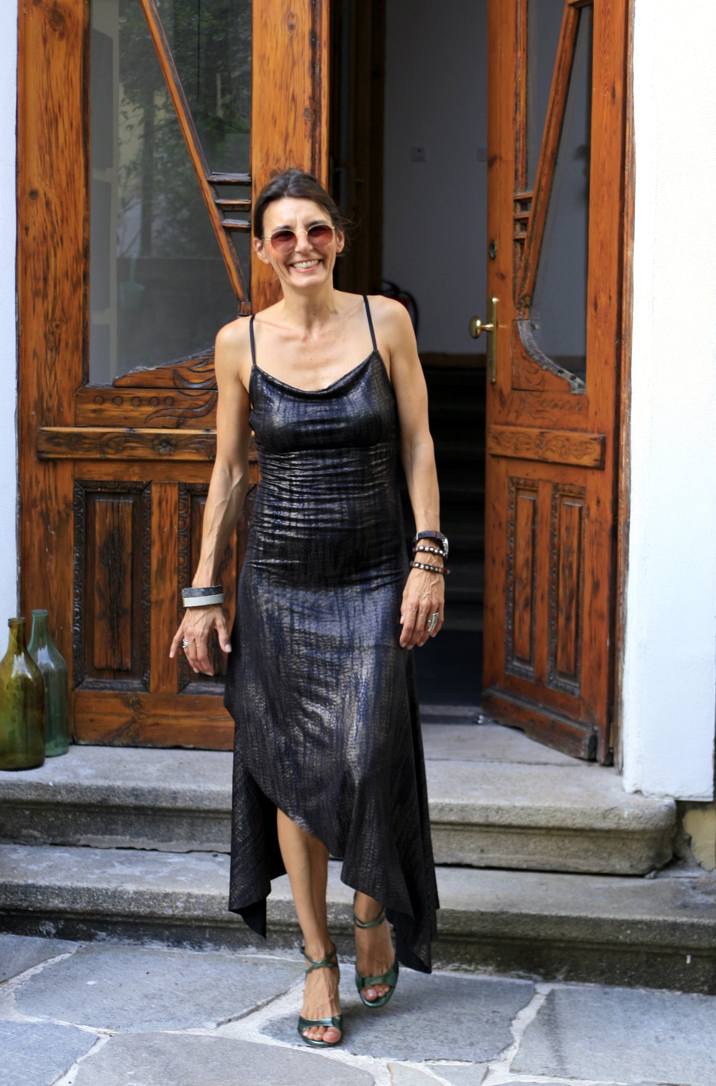 Black elastic polyester dress / gold print. Model Eleonora
