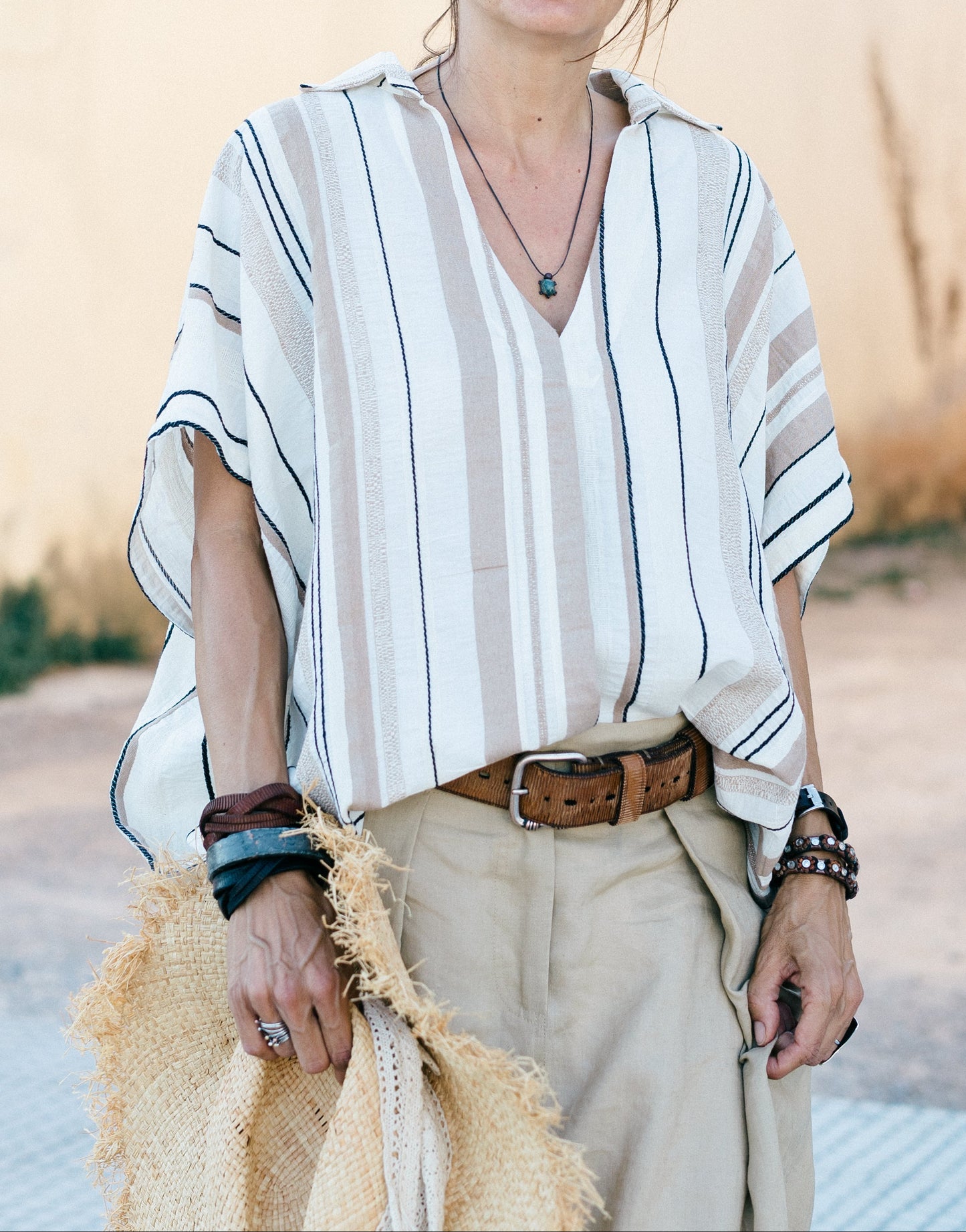 Kimono blouse, striped. Color white/beige/black